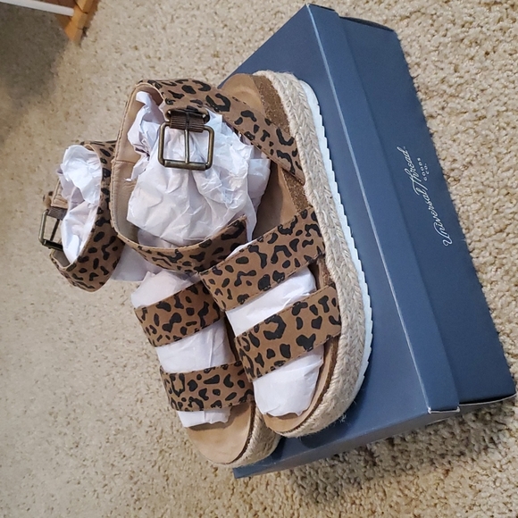 Leopard print sandals - Picture 2 of 8